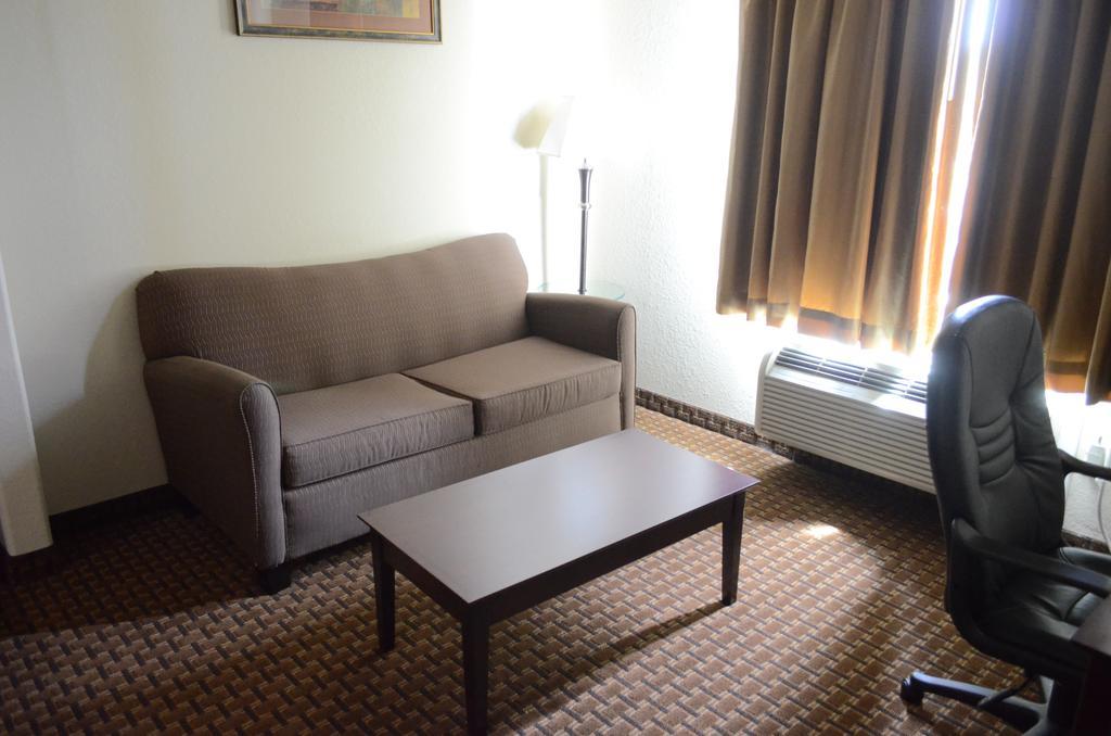 Aldine Super 8 By Wyndham Iah West/Greenspoint מראה חיצוני תמונה