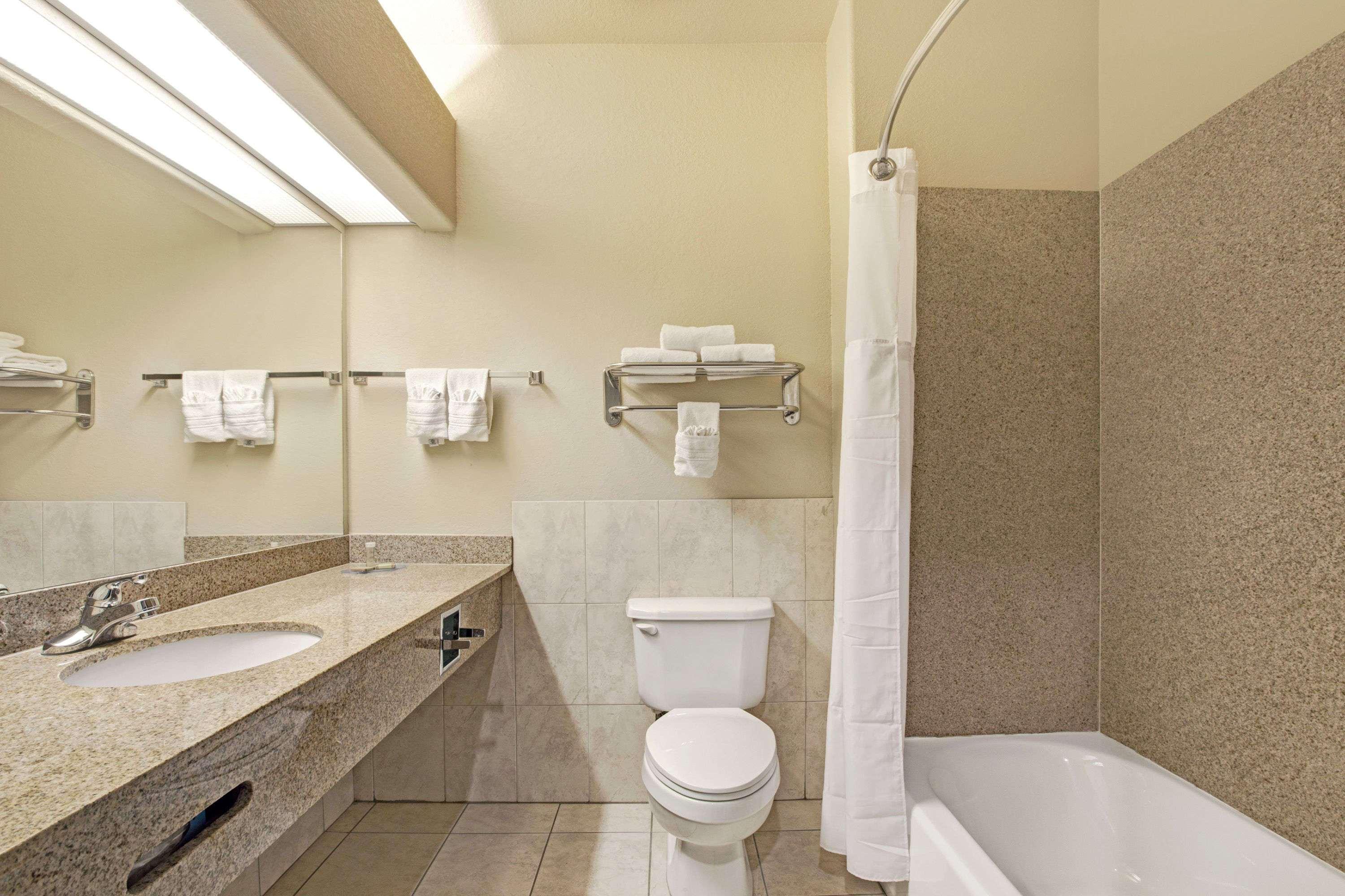 Aldine Super 8 By Wyndham Iah West/Greenspoint מראה חיצוני תמונה