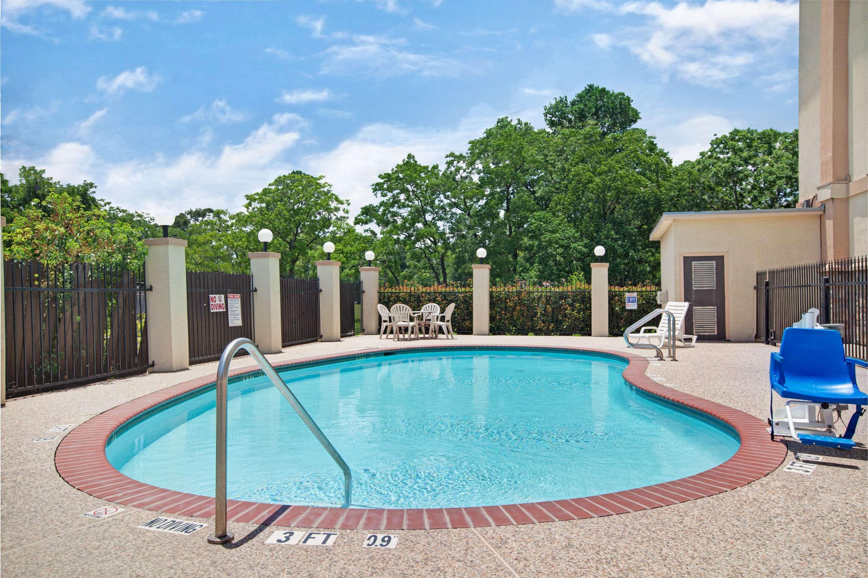 Aldine Super 8 By Wyndham Iah West/Greenspoint מראה חיצוני תמונה